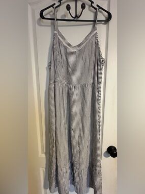 Old Navy White and Navy Striped Maxi Dress